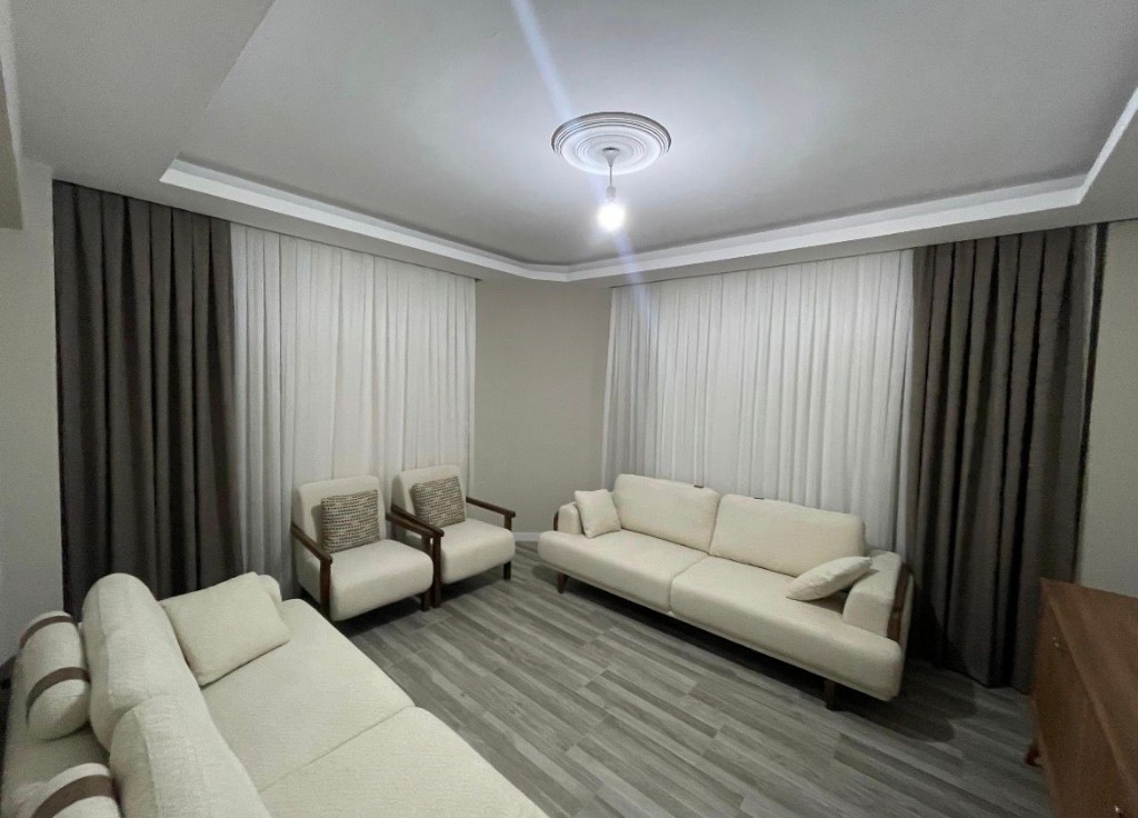 Salon için fon ve tül perde uygulaması